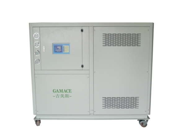 確保冷油機排出油回到冷油機內(nèi)，防止因大小問題破壞機組的使用